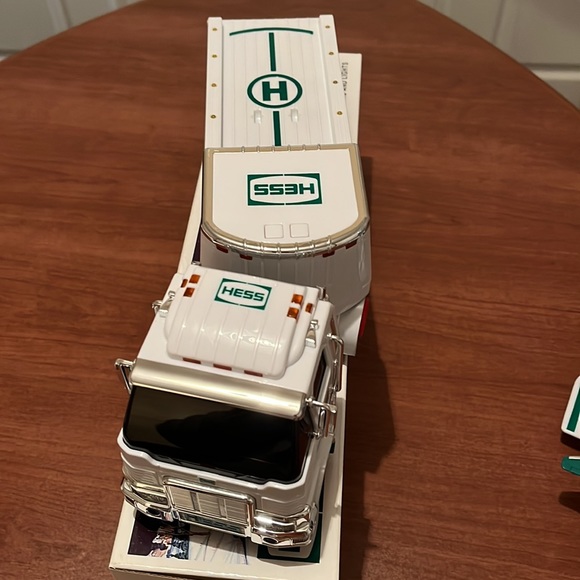 Hess 2006 Truck and Helicopter - Picture 6 of 8